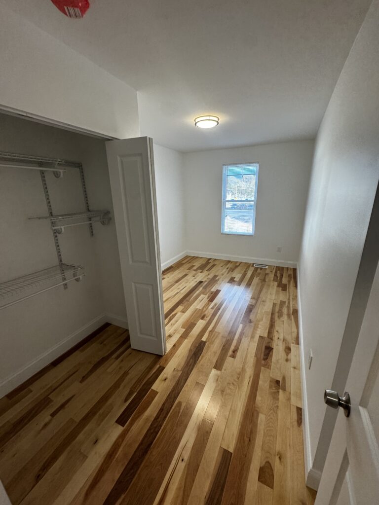 Bedroom 2 (closet)